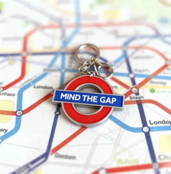 Custom London Underground-Themed Keychain product detail 3 Custom London Underground-Themed Keychain product detail 3
