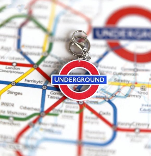 Custom London Underground-Themed Keychain product detail 6 Custom London Underground-Themed Keychain product detail 6